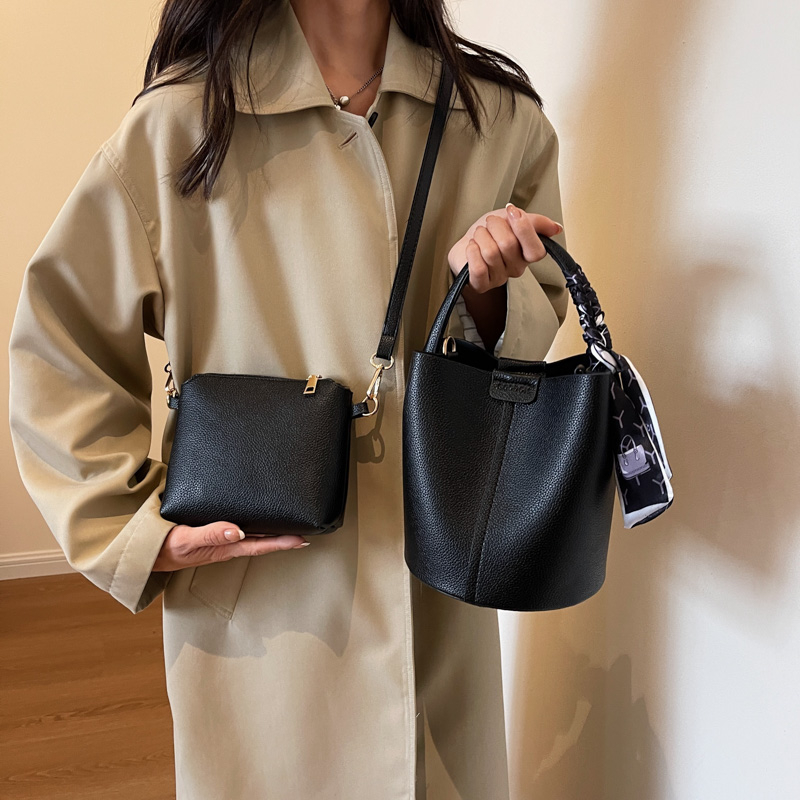 Rode PU-emmer schouder- en cro - Luxury Bags On Sales recensie en prijs